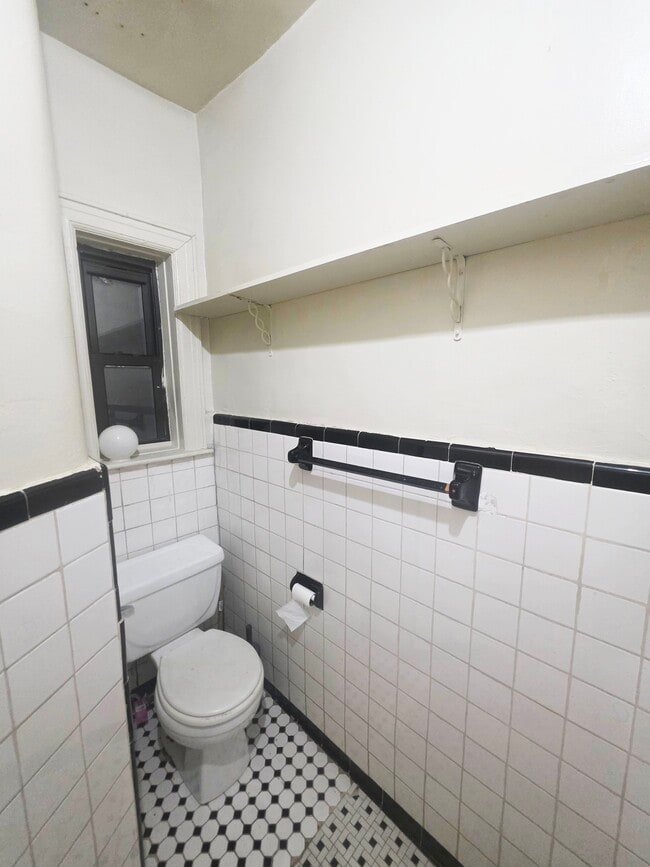 Building Photo - 105 Halsey St