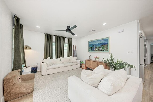 Building Photo - 1607 Sweetbriar Ave