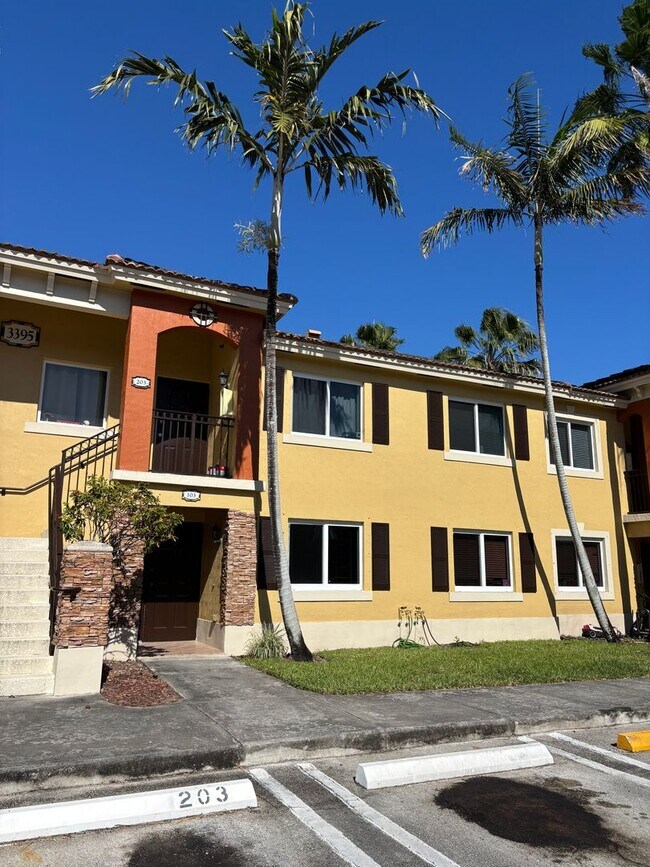 Building Photo - Beautiful First-Floor Condo with Lake View in Homestead