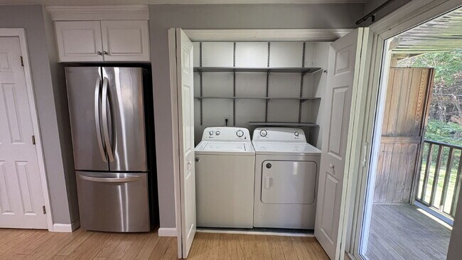Foto del edificio - Bright & Sunlit 2nd-Floor Unit in Peaceful Kittery Setting!