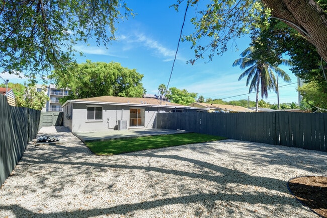 Private Yard! - 1556 NE 135th St