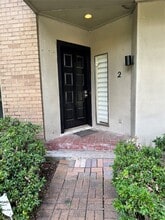 Building Photo - 10811 Richmond Ave.