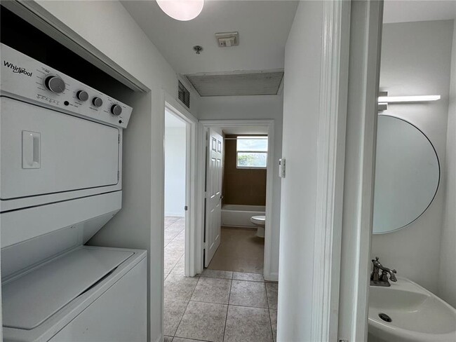 Building Photo - 529 NE 62nd St