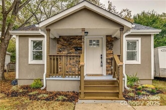 Building Photo - 627 Simpson St