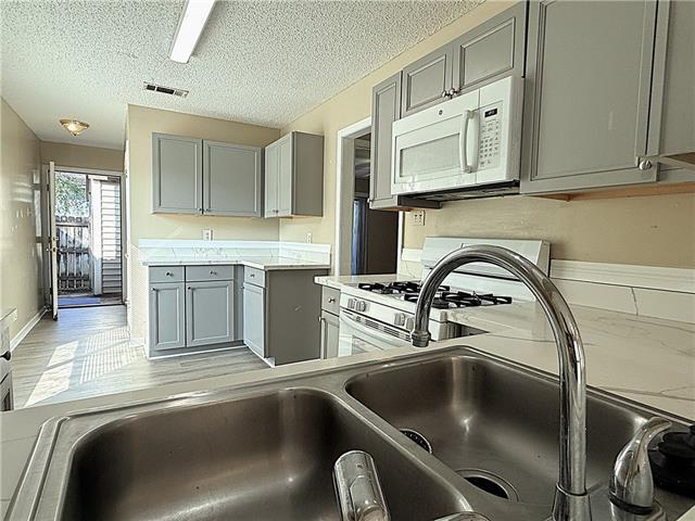 Building Photo - 108 Pineridge St W