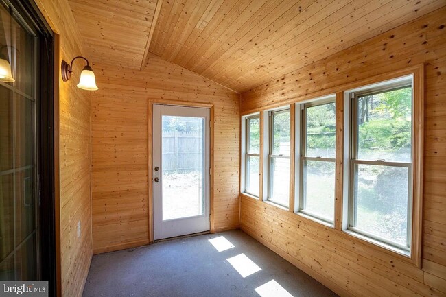 Building Photo - 206B Homestead Ln