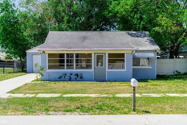 Foto del edificio - MOVE IN SPECIAL- Charming 2/1 Home w/ Partially Fenced Yard in St. Cloud