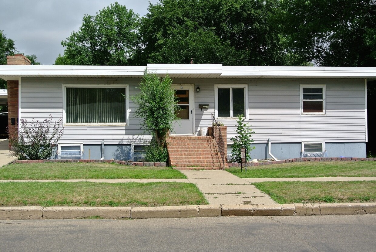 Primary Photo - #12 University West