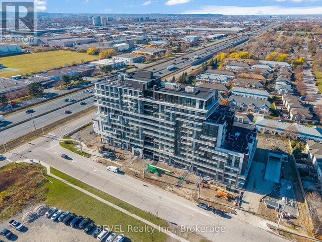 Building Photo - 461 Green Rd