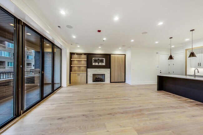 Foto del edificio - 4925 N Lincoln Ave