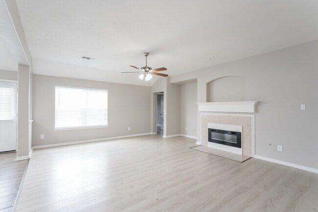 Building Photo - 18006 Oakmoss Hill Ct