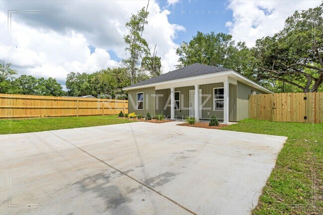 Building Photo - Brand New 4 Bed/2 Bath Home in Saraland!