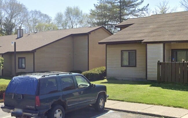 Building Photo - 512 W High St