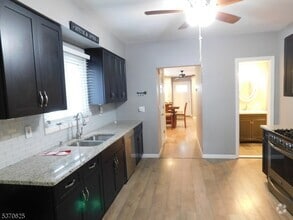 Building Photo - 176 Totowa Rd