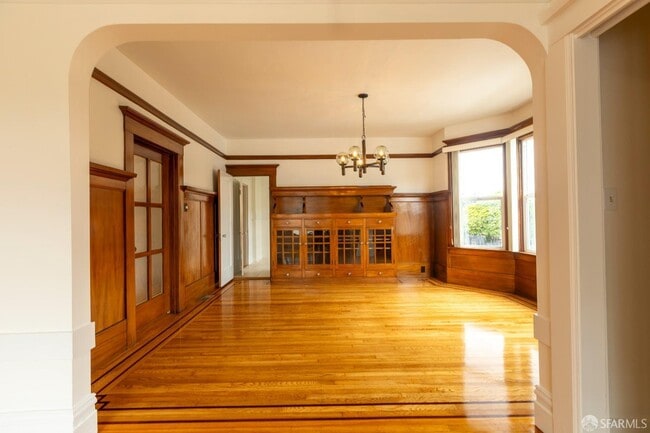 Building Photo - 1301 4th Ave