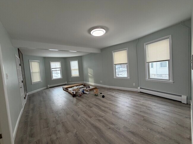 Building Photo - 155 Pilgrim Ave