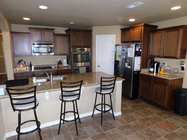 Foto del edificio - STUNNING 2-STORY HOME on CORNER LOT in CUC...