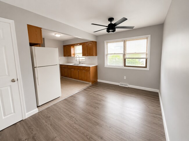 Foto del edificio - 3 Bed 1.5 Bath home **Available Now***