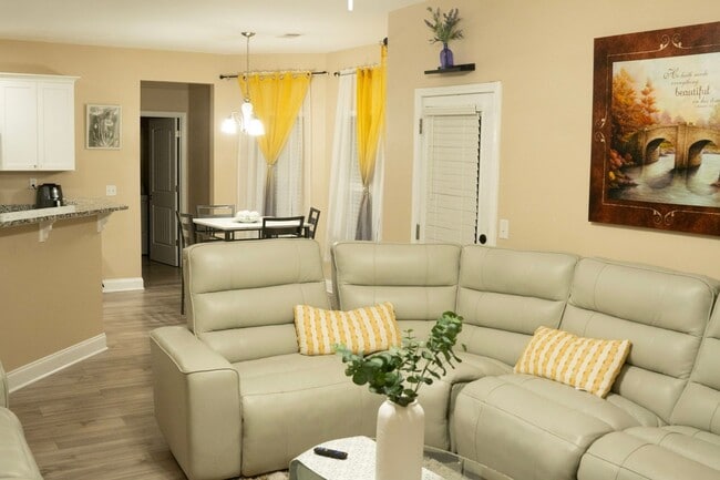 Foto del edificio - 3499 Henley St