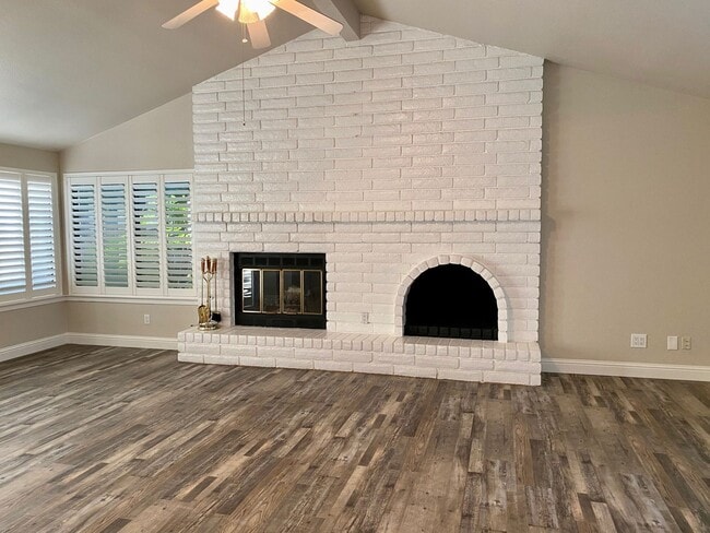 Foto del edificio - $2,250 Armstrong & Sierra, Beautiful 3 Bed...