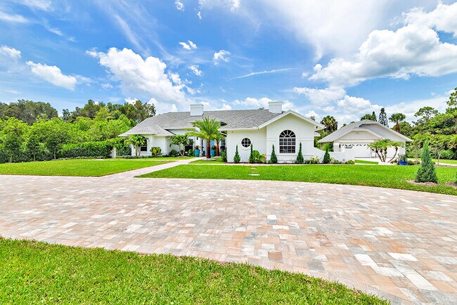 Foto del edificio - 8852-8154 154th Rd N