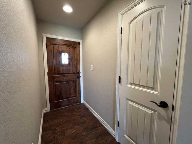 Building Photo - 4863 Rhea Rd