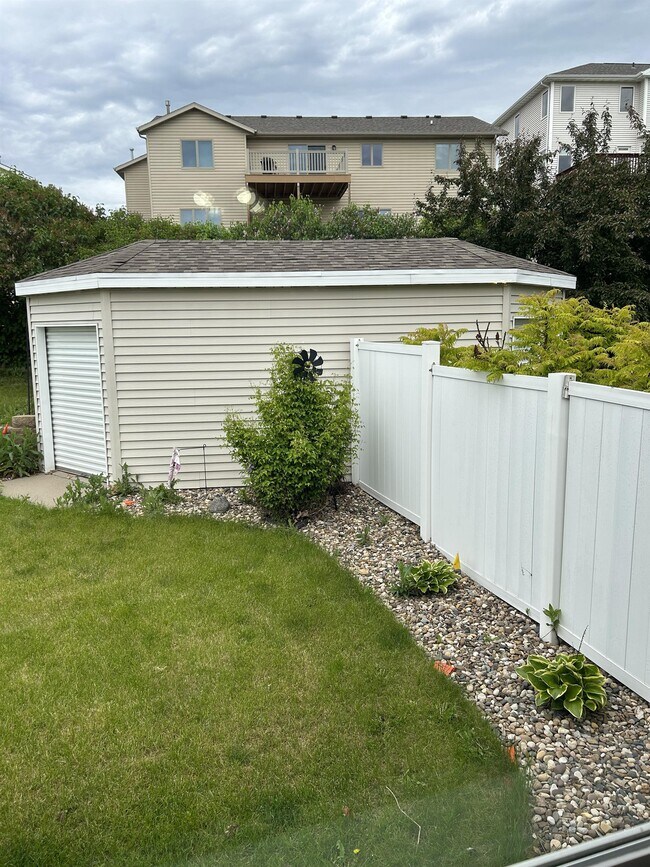 Building Photo - 2307 Pointe Loop