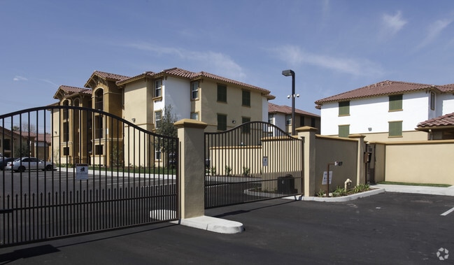 Building Photo - Santa Fe Apartments