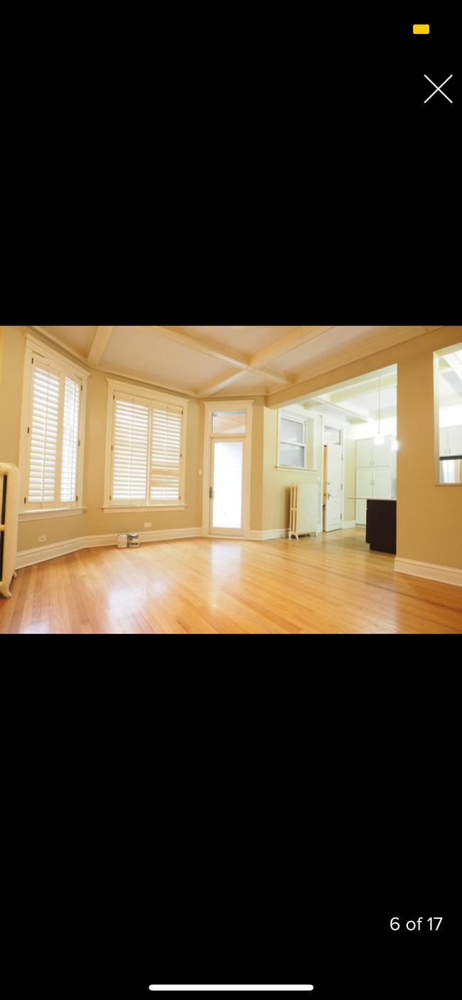 Eat In Kitchen area - 509 W Briar Plz