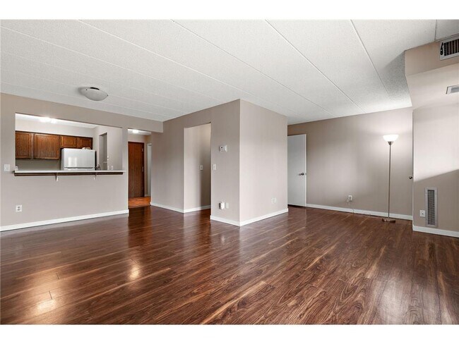 Foto del edificio - 3300 Louisiana Ave S