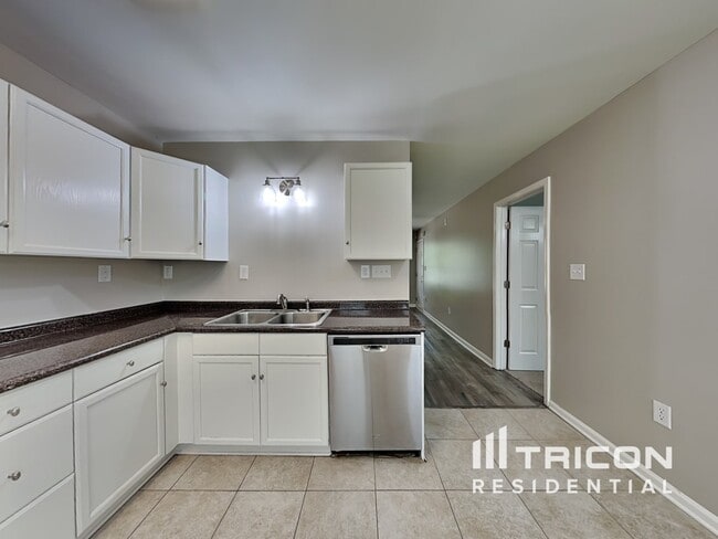 Foto del edificio - 6215 Rockwell Blvd W