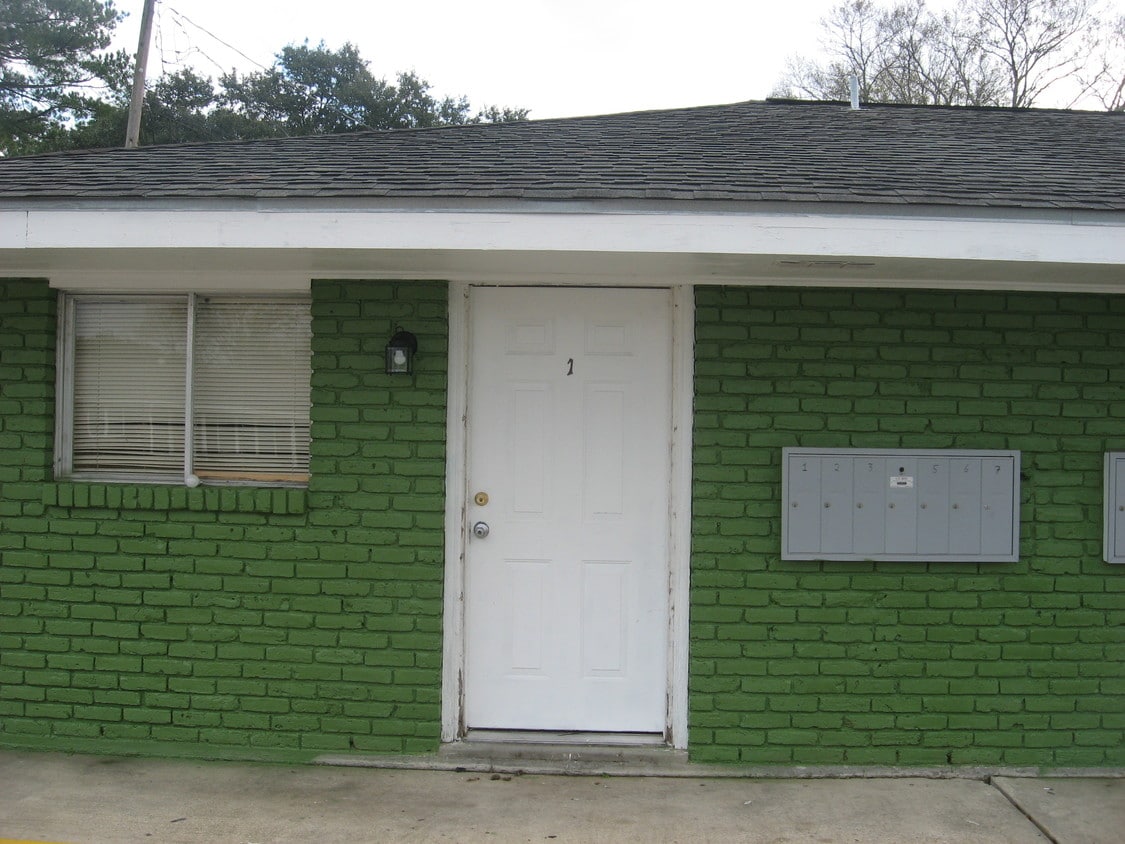 Primary Photo - 1600 Badt Ave