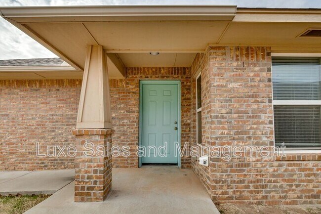 Building Photo - 749 SW 13th St