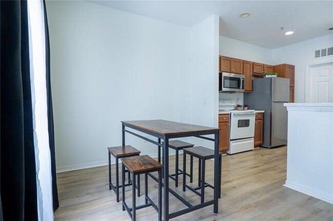 Foto del edificio - 2550 Grand Central Pkwy