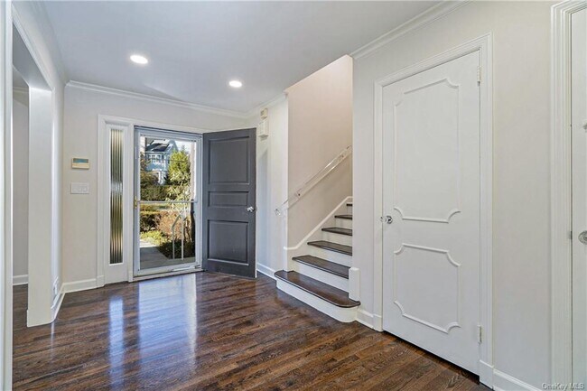 Building Photo - 49 Crossway