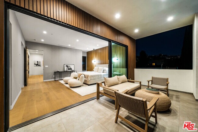 Building Photo - 714 N La Jolla Ave