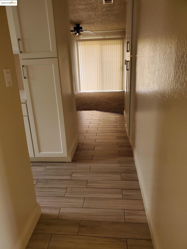 Foto del edificio - 4958 Driftwood Ct
