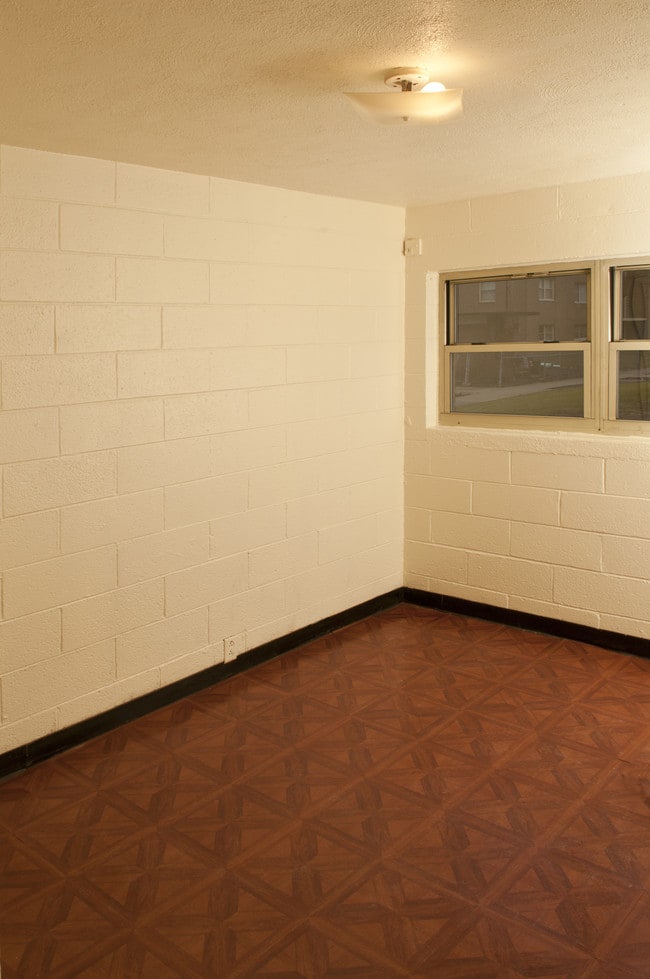 Building Photo - Riverview Gardens