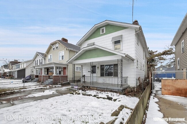 Building Photo - 4 br, 1.5 bath House - 563 S Burgess Avenue