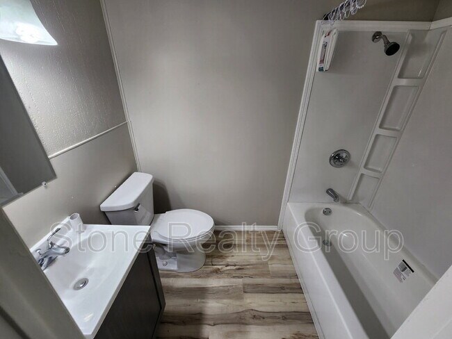 Foto del edificio - 1880 N 6th 1/2 St