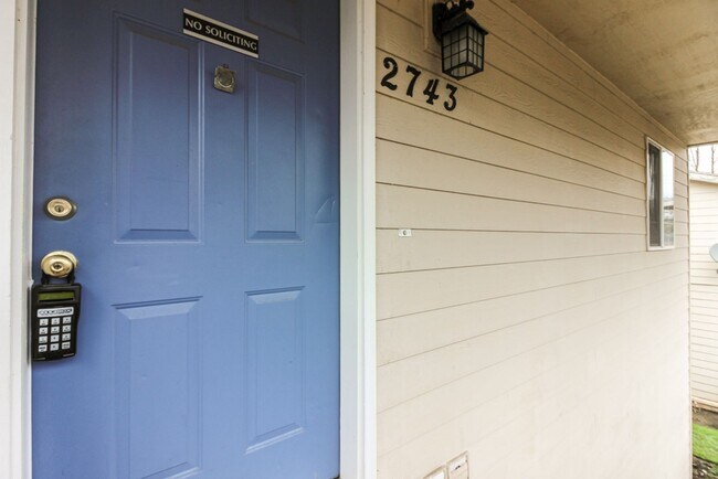 Foto del edificio - 2743 SW Jasmine Pl