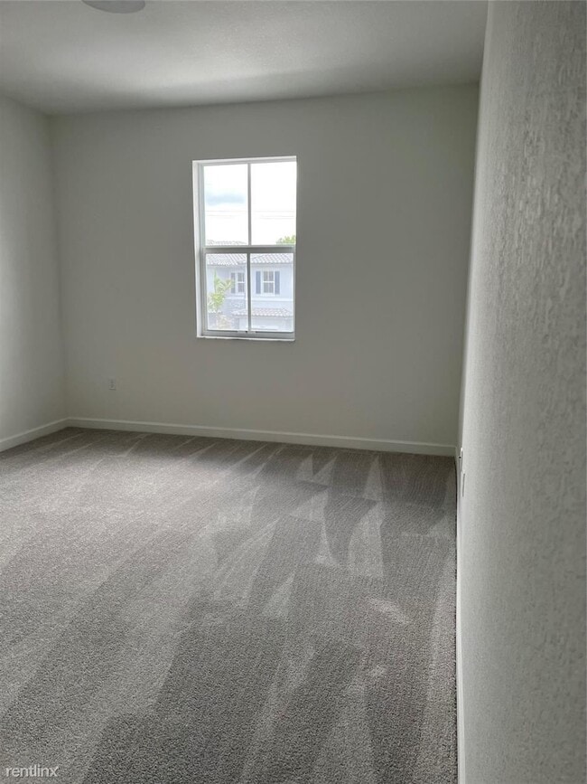 Building Photo - 3 br, 3 bath Townhome - 11880 NW 47th Mnr