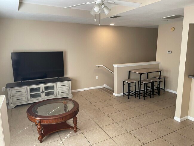 Building Photo - 741 White Dr