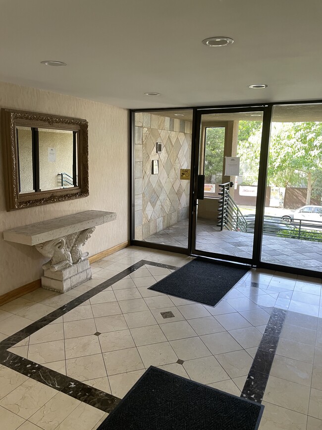 Lobby - Entrance - Croft Apartments