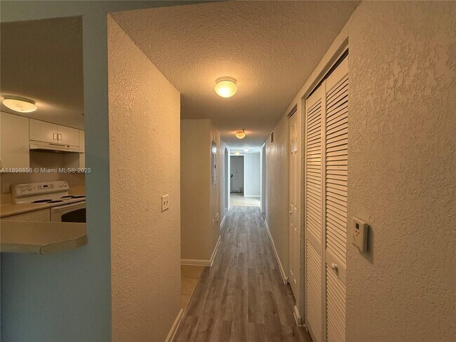 Foto del edificio - 3452 Cypress Trail