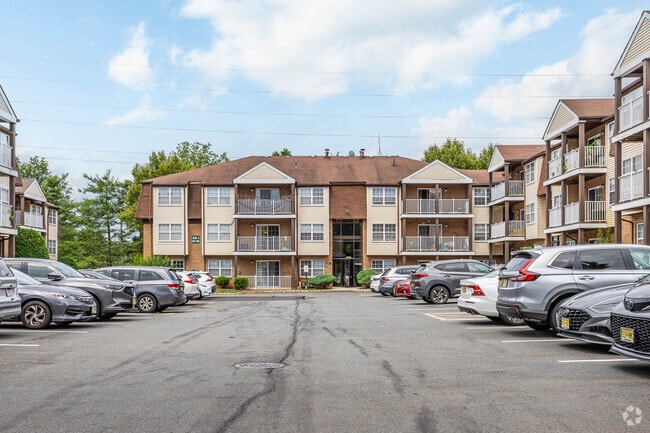 Building Photo - Oak Tree Village