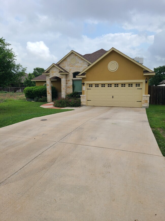 Foto del edificio - 15508 Fox Ln