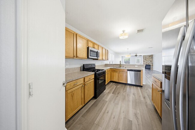 Foto del edificio - 627 Regal Hollow Ln
