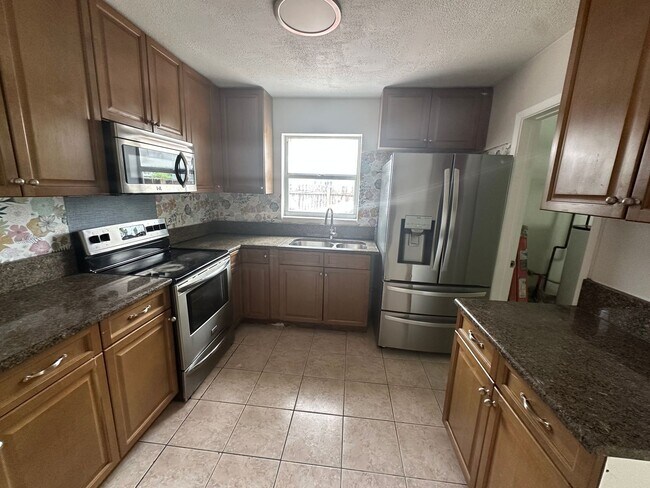Foto del edificio - Come see this beautiful 4/2 single family ...