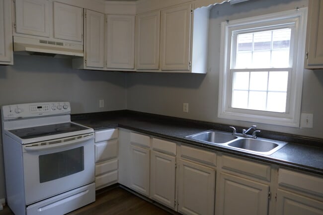 Building Photo - 800 Herrington Rd